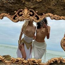 Nude
