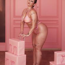  Nude