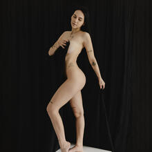 Nude