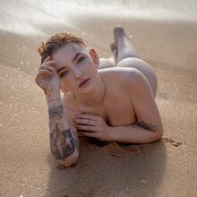  Nude