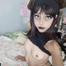  Nude