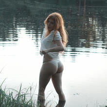  Nude