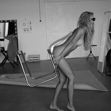  Nude