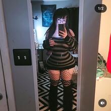  Nude