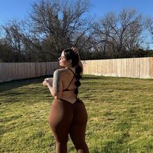  Nude