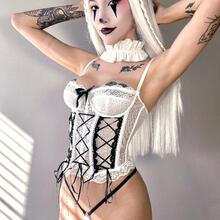  Nude