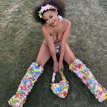 Nude