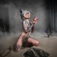  Nude