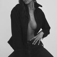  Nude