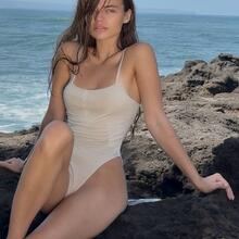  Nude