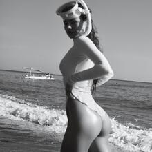  Nude