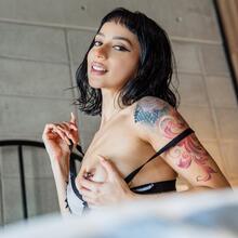  Nude