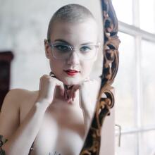  Nude