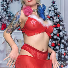  Nude