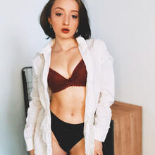  Nude
