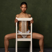  Nude