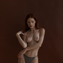  Nude