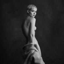  Nude