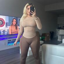 Nude