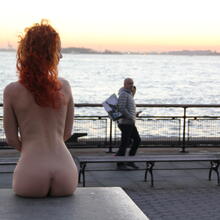  Nude