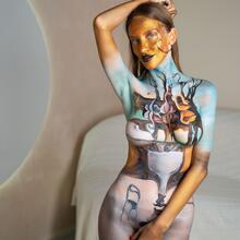  Nude