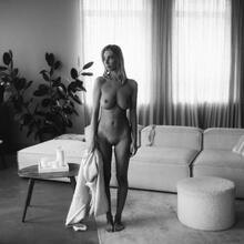  Nude