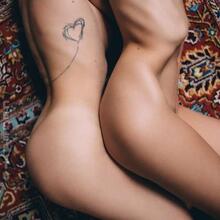 Nude