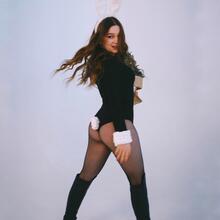  Nude