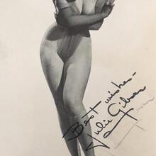  Nude
