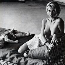  Nude