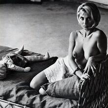  Nude