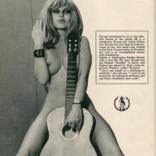  Nude
