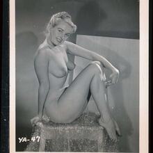  Nude