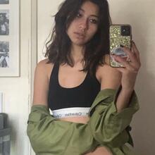  Nude