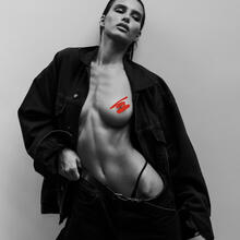  Nude