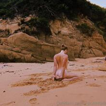  Nude