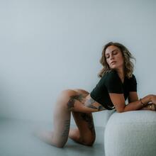  Nude