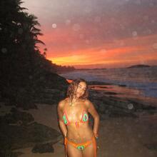  Nude