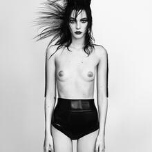  Nude