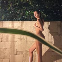  Nude