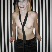  Nude