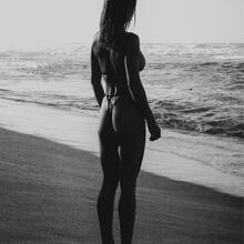  Nude
