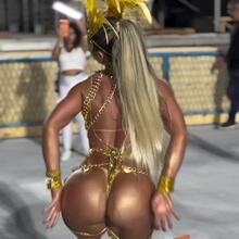  Nude