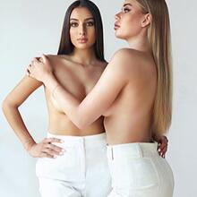  Nude