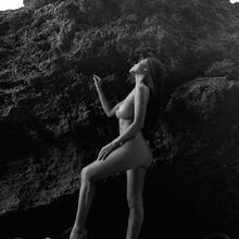  Nude