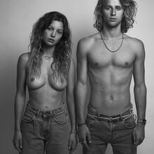  Nude