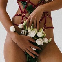  Nude