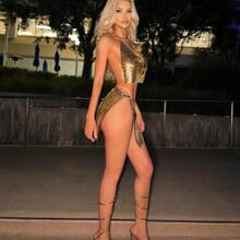  Nude