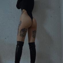  Nude