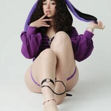  Nude